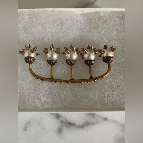 Gucci Multi-Finger Spike and Pearl Ring - Picture 5 of 15
